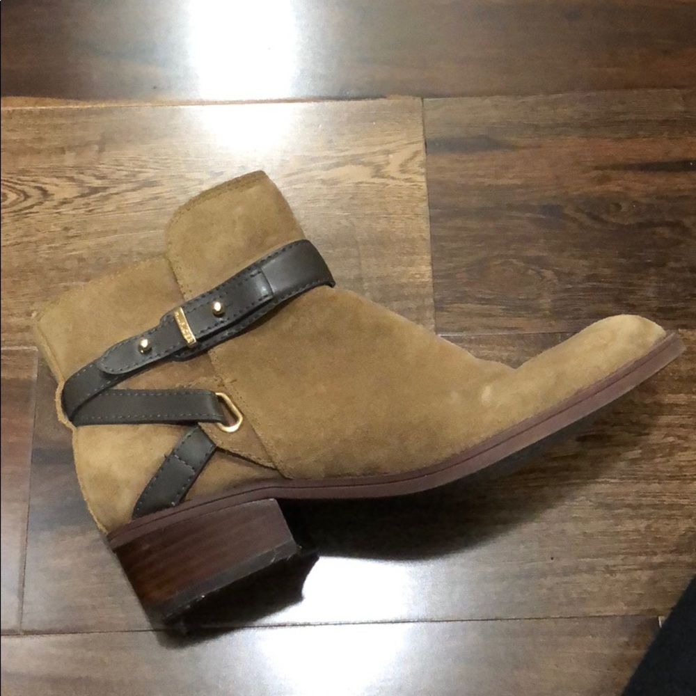 Tommy Hilfiger Bootie. Size 6